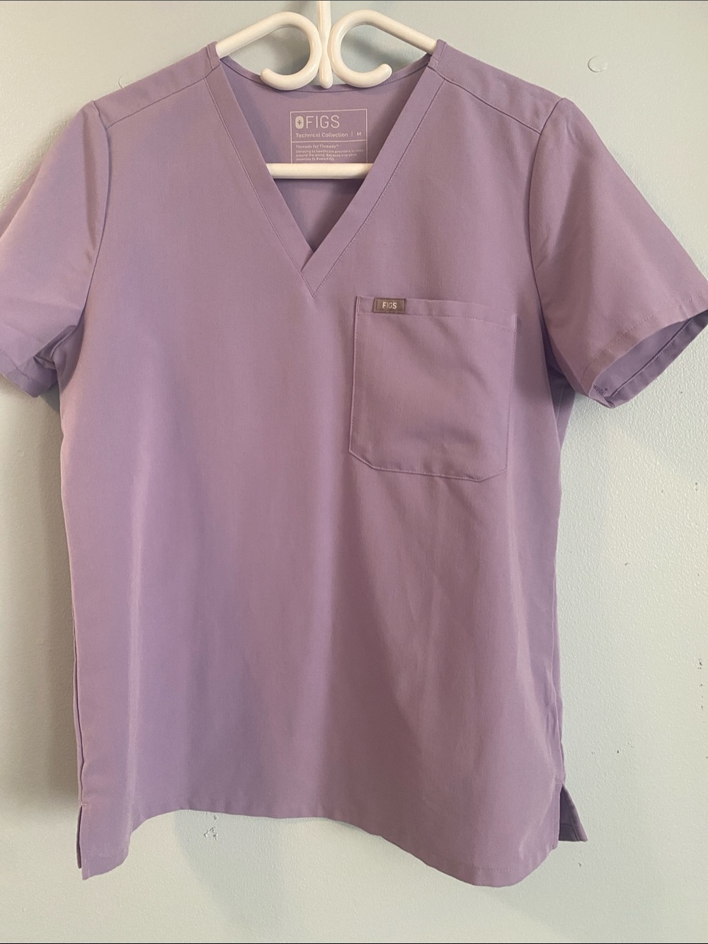 Figs Men's V-Neck Top in Lavender